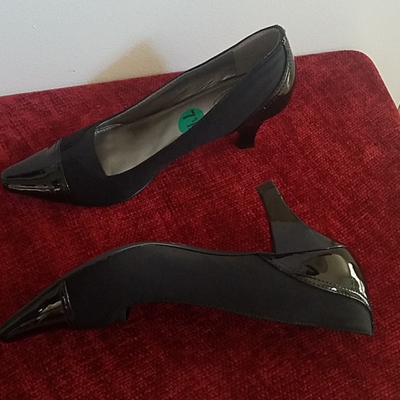 JOAN & DAVID CIRCA Shoe Heels - Picture 2 of 4